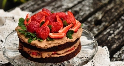 巧克力草莓奶油蛋糕