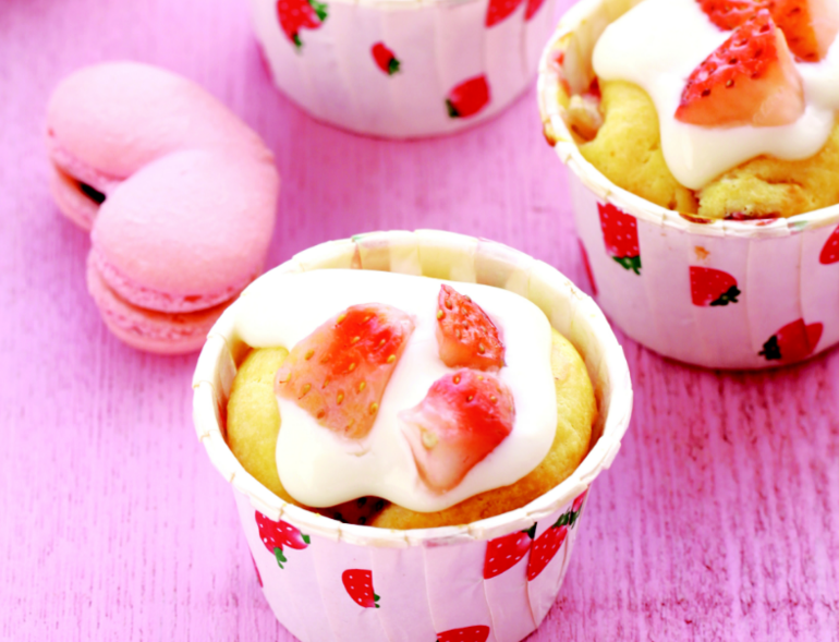 草莓酸奶油小蛋糕
