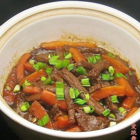 牛肉胡蘿蔔砂鍋煲