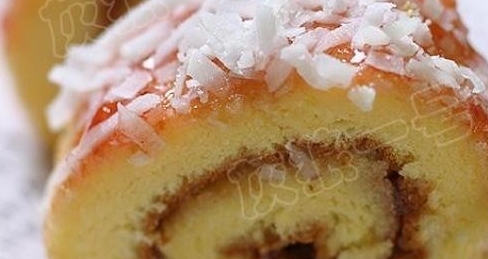 草莓椰絲蛋糕卷
