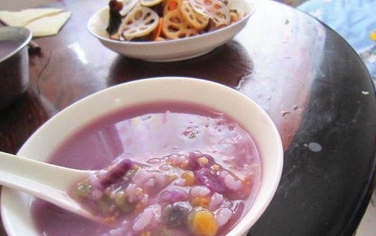 紫薯米片粥