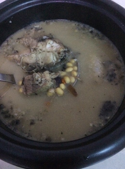 黃豆煲魚骨湯