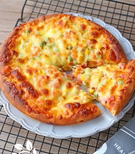 鳳梨火腿雙拼披薩的家常做法