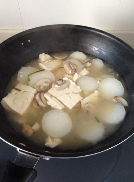 蘿蔔豆腐菌菇湯