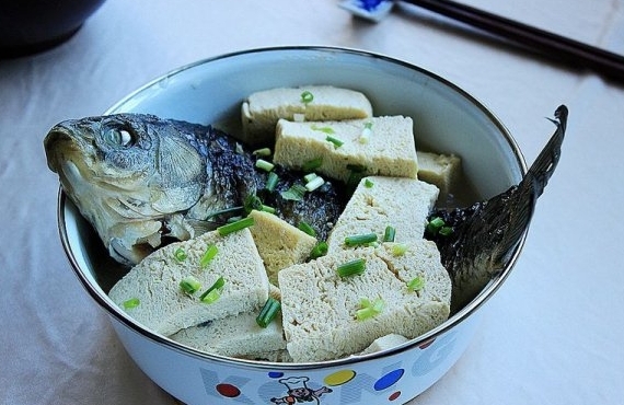 凍豆腐燒鯽魚