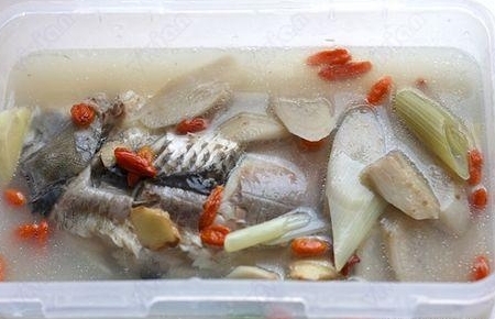 鯽魚煨牛蒡