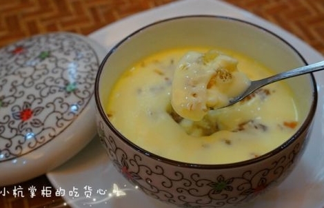 桃膠雪蓮子牛奶燉蛋特別的蛋奶凍蛋奶羹