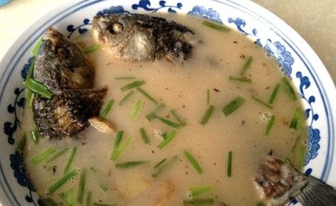 鯽魚蔥花湯