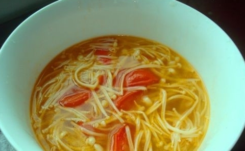 清爽美味金針菇西紅柿湯