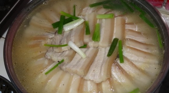 白肉酸菜火鍋