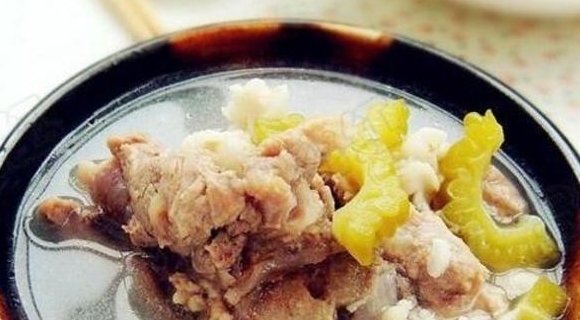 苦瓜薏米骨頭湯
