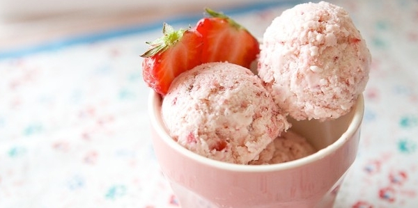 無需攪拌的草莓冰激凌
