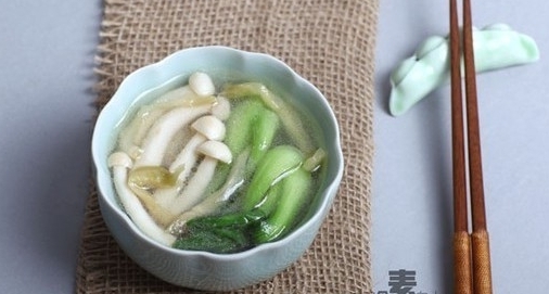 快手青菜蘑菇榨菜湯