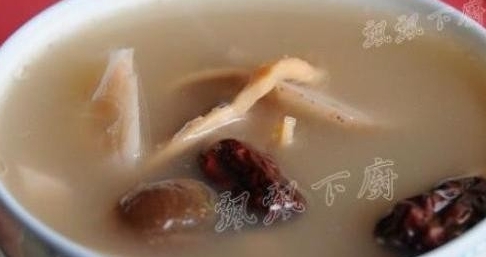 墨魚豬骨蓮藕湯