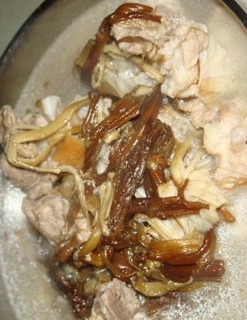 金針菇排骨湯