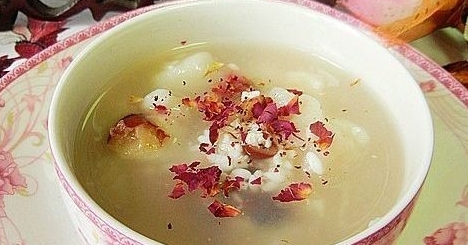 玫瑰花酒釀年糕湯