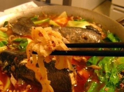 簡易的「大菜」水煮鱒魚涮百葉