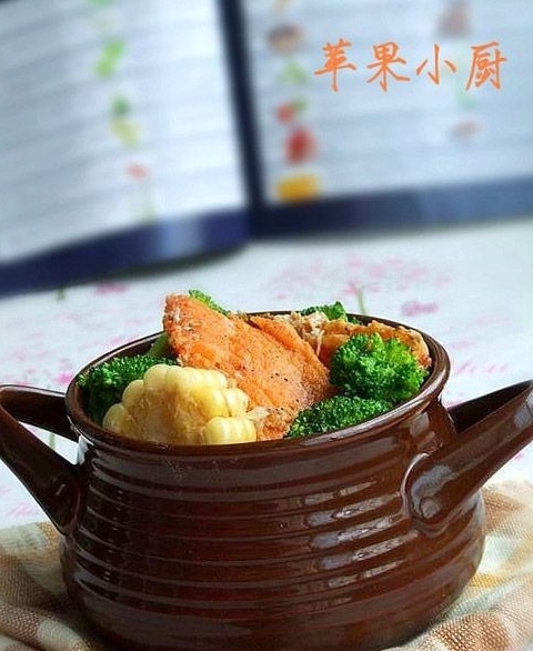 三文魚排玉米湯