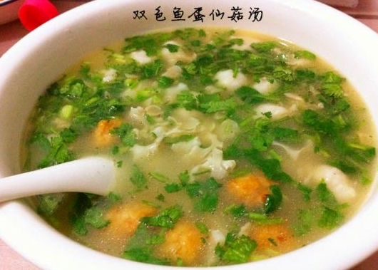 雙色魚蛋仙菇湯