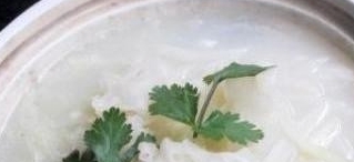 蘿蔔銀耳鯽魚湯