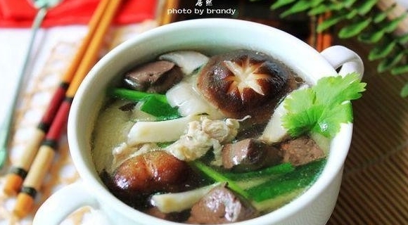 鮮菇豬紅湯