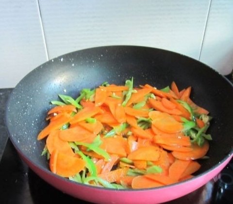 干燒青椒胡蘿蔔片