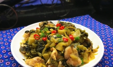 酸菜燜黃骨魚