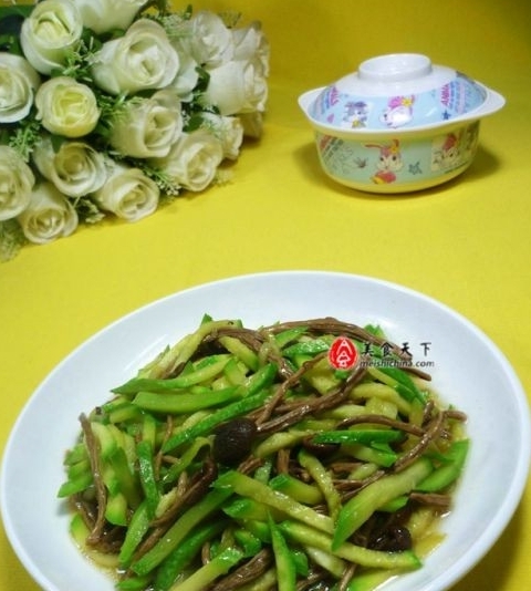 茶樹菇炒西葫蘆