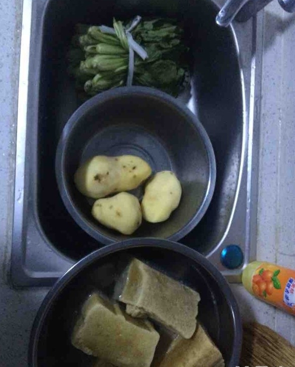 排骨燉凍豆腐土豆子
