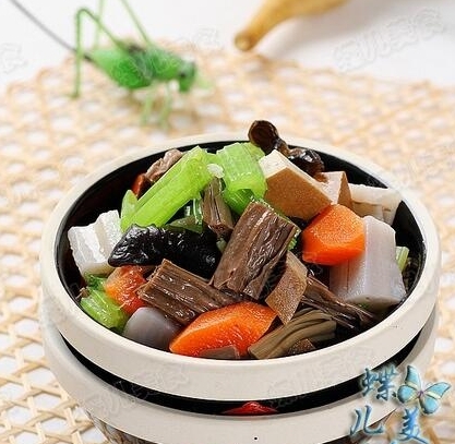 蓮藕芹菜拌黑豆腐竹