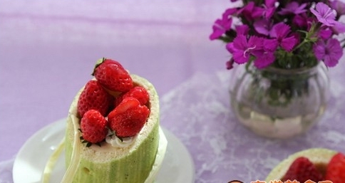 草莓奶油竹子蛋糕