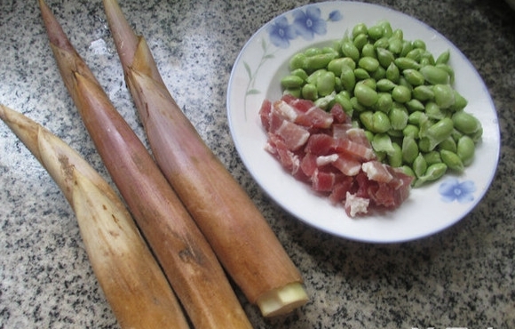 鹹肉毛豆煮鞭筍