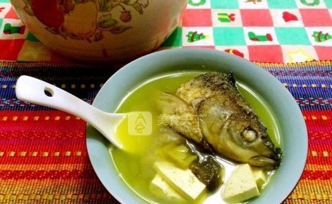 酸菜豆腐草魚湯