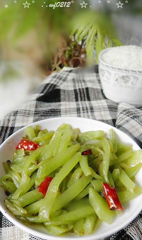 清炒萵筍絲簡簡單單家常菜