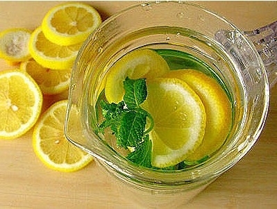 檸檬蜂蜜水_檸檬蜂蜜水的功效與作用