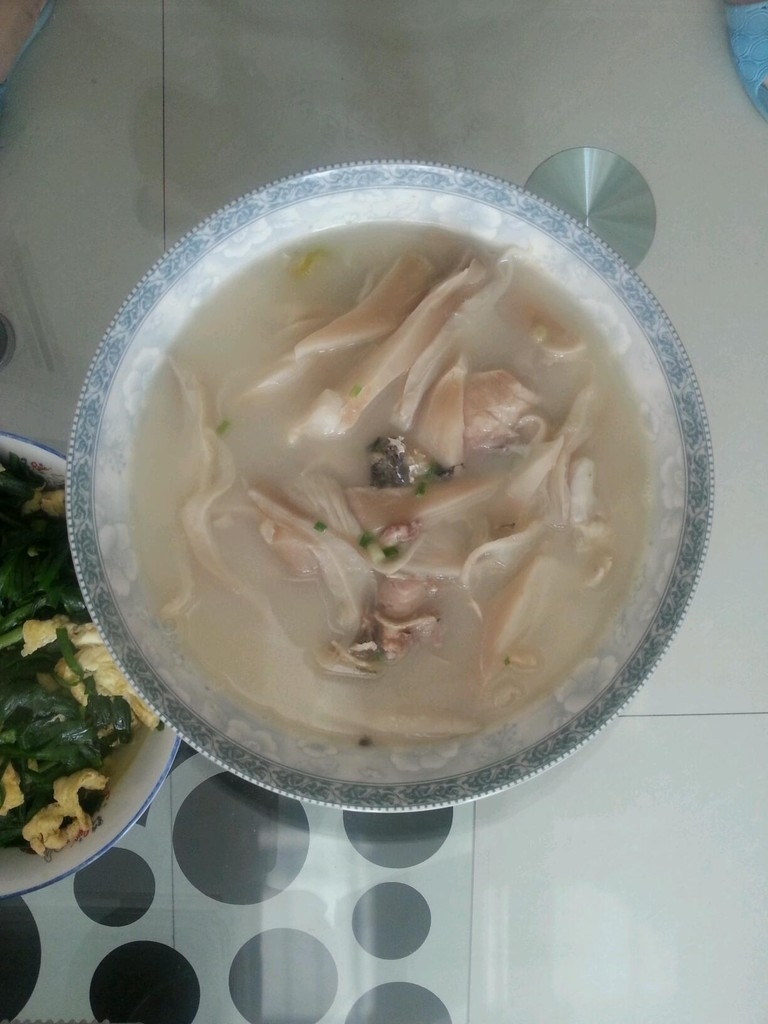平菇鯽魚湯