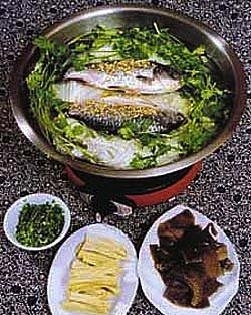 活鯽魚火鍋