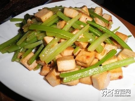 芹菜炒干豆腐