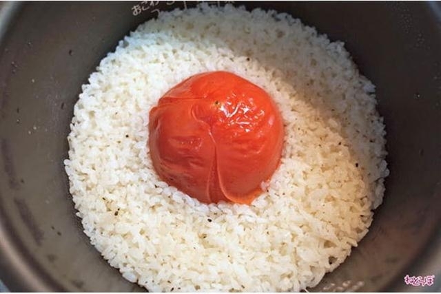 胡蘿蔔番茄蒸米飯
