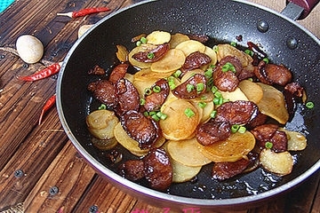 麻辣腸燒土豆