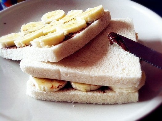 香蕉榛子醬三明治