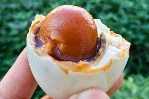 這3種鹹鴨蛋腌制方法，學會腌出來的鴨蛋全是油，你會嗎？