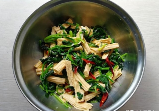腐竹被稱為「素中之葷」,這個做法，老公自己吃一盤，下飯又營養