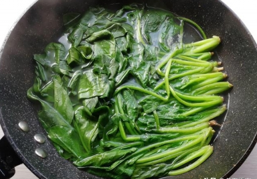 腐竹被稱為「素中之葷」,這個做法，老公自己吃一盤，下飯又營養