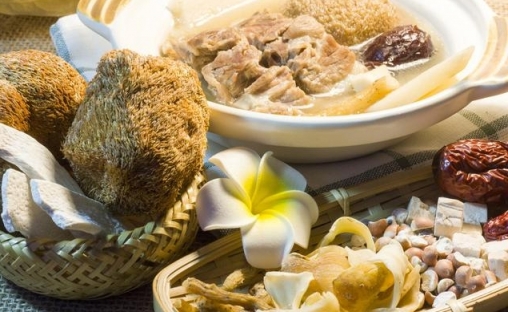 猴頭菇排骨湯，簡單的食譜，超美的味道