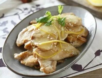 芝麻檸檬雞，這是一道雞胸肉的做法，減肥菜推薦
