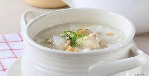 目魚排骨粥的做法，魚肉粥的料理