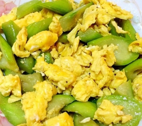 絲瓜炒蛋，簡簡單單的家常菜