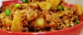 電鍋版土豆燜飯的做法，電鍋料理