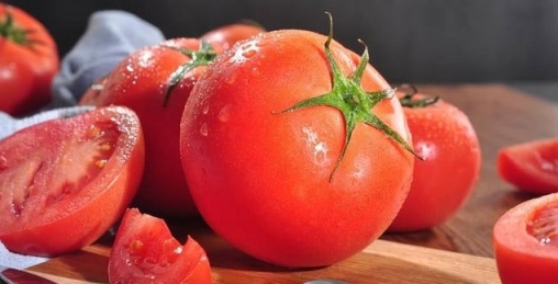 催紅西紅柿跟普通西紅柿到底有啥區別？菜農說一看7個部位便知！